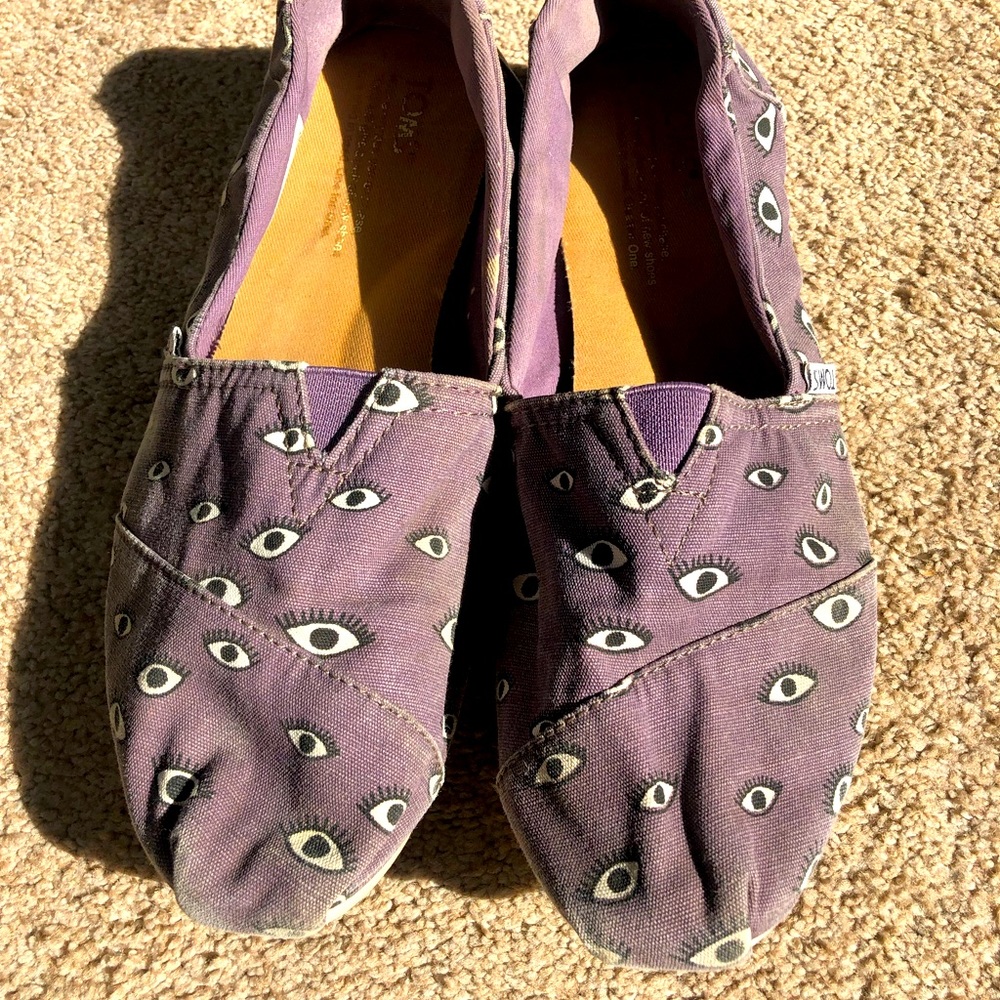✿ RARE! - purple Toms w/ eyeball print ✿